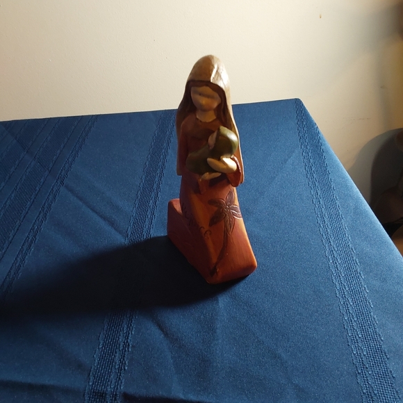 Tii Collections Resin Nativity  Holy Mary and Baby Jesus Fi - Picture 9 of 10